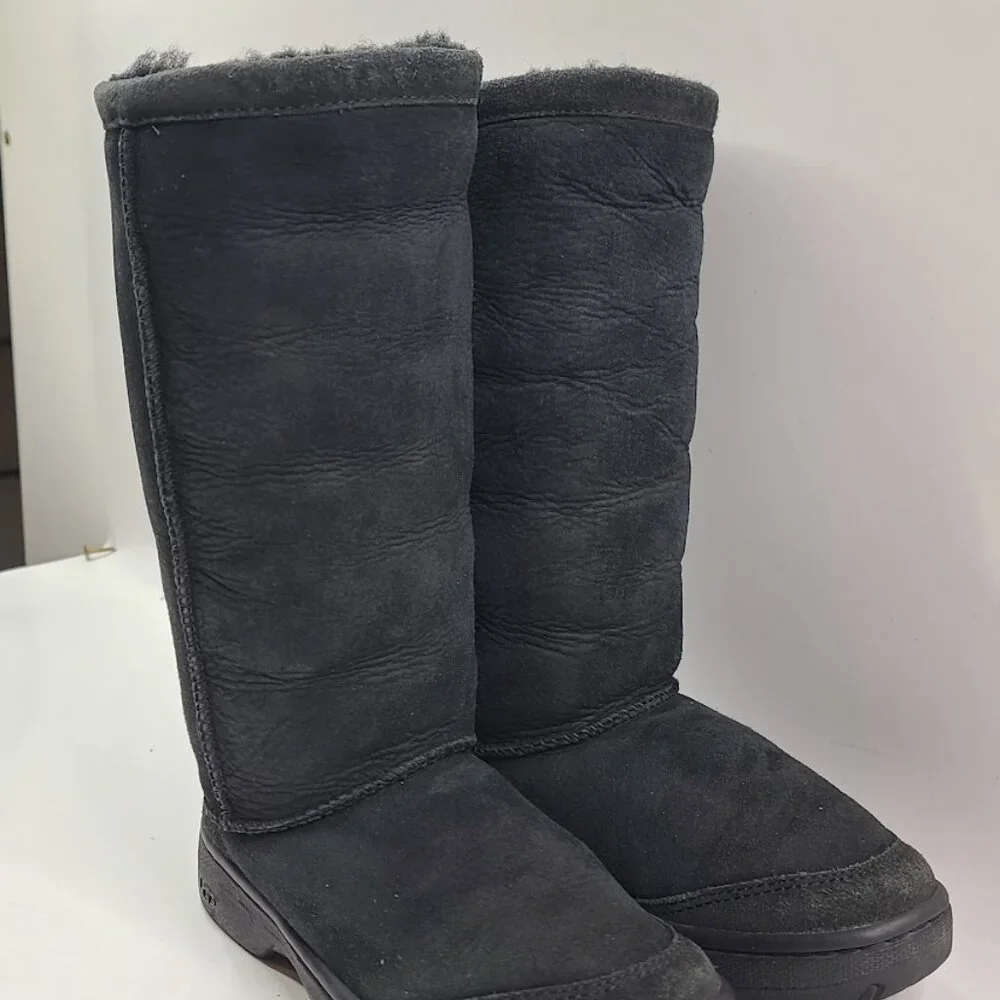 UGG Women's Black Classic Tall Sheepskin Mid-Calf‎ Winter Boots Size 5